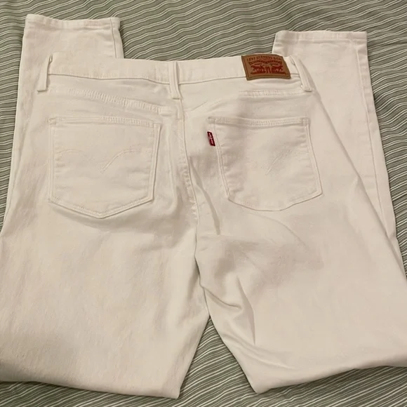 Levi’s 711 Slimming Skinny Jeans - Picture 3 of 8